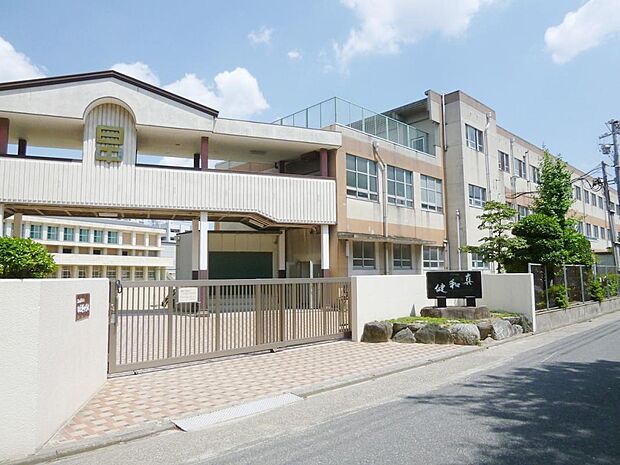 名古屋市立日比野中学校(988m)