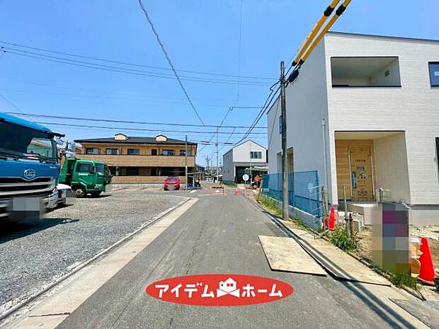 ●○西側前面道路○● 平日のご案内も可能です!