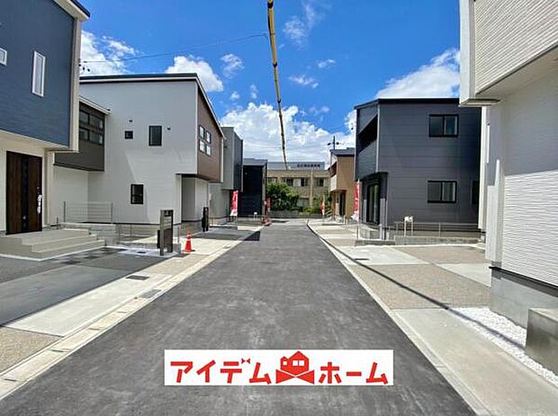 ●○西側前面道路○● 平日のご案内も可能です!