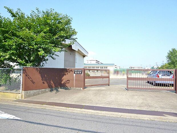 名古屋市立港北中学校(242m)