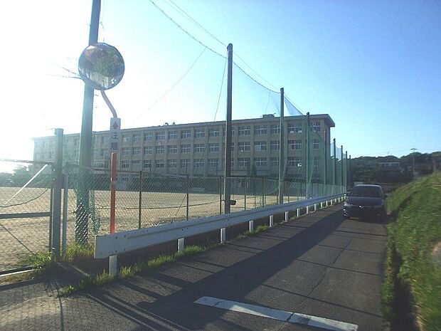 名古屋市立神の倉中学校(900m)