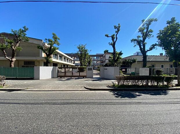 名古屋市立白山中学校（570m）