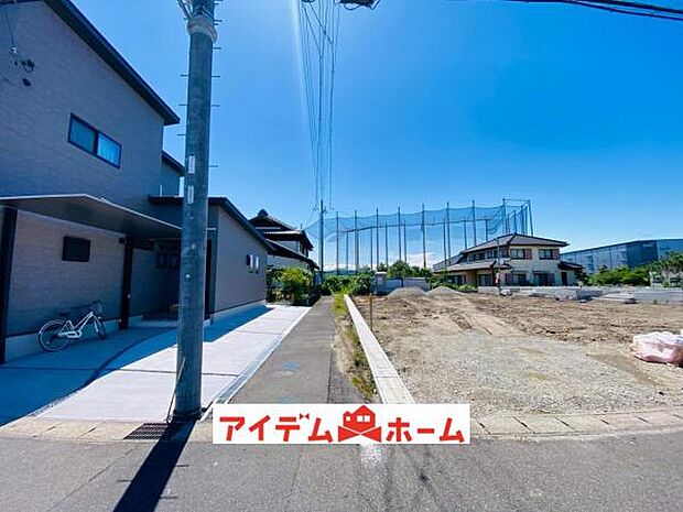 ●○南側前面道路○● 平日のご案内も可能です！ 