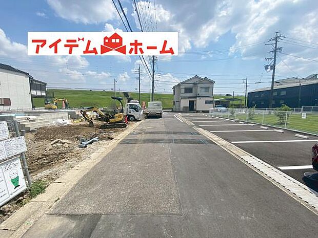 ●○西側前面道路○● 平日のご案内も可能です!