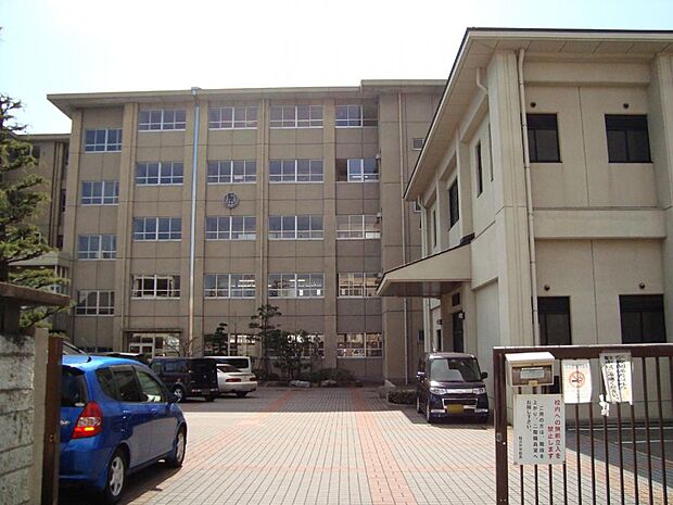 稲沢市立稲沢中学校(300m)