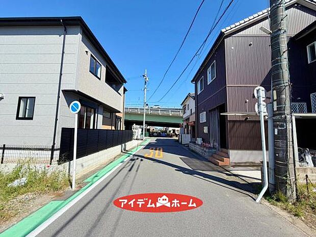 ●○南側前面道路○● 平日のご案内も可能です!