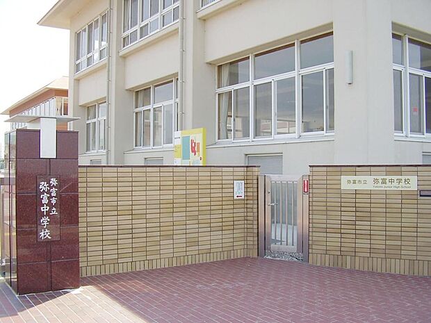 弥富市立弥富中学校(2030m)