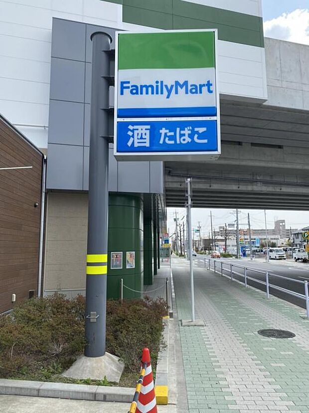 ファミリーマート 近鉄伏屋駅店(282m)