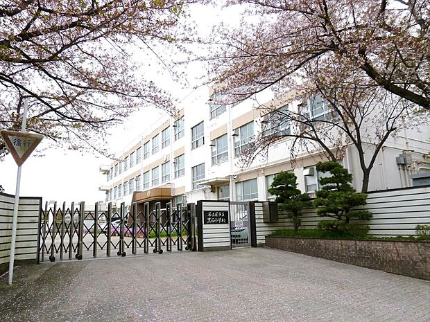 名古屋市立黒石小学校(350m)