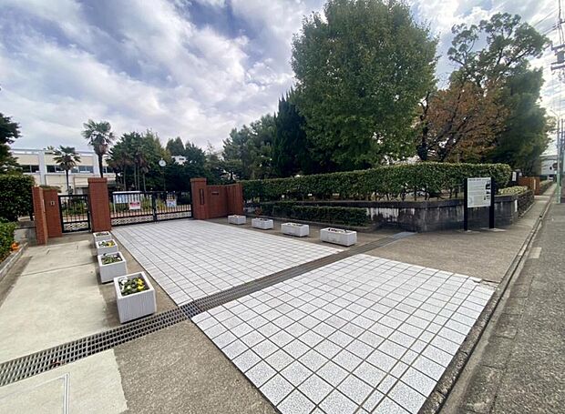 名古屋市立 瑞穂ヶ丘中学校(880m)