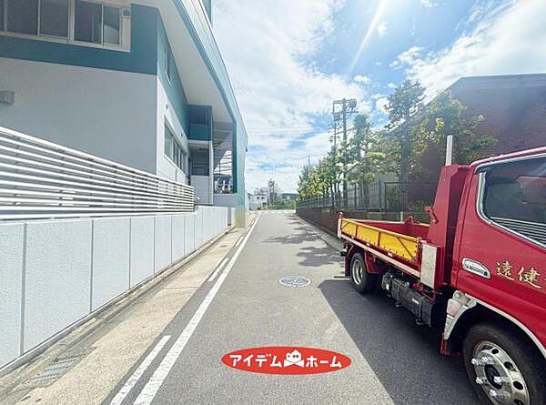 ●○前面道路写真○● 平日のご案内も可能です！