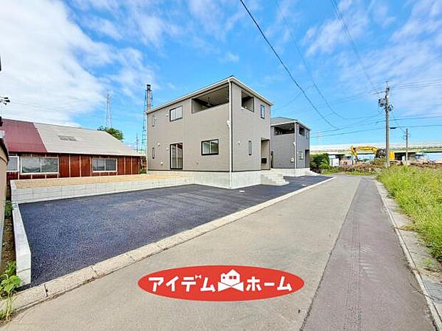 ●○東側前面道路○● 平日のご案内も可能です!