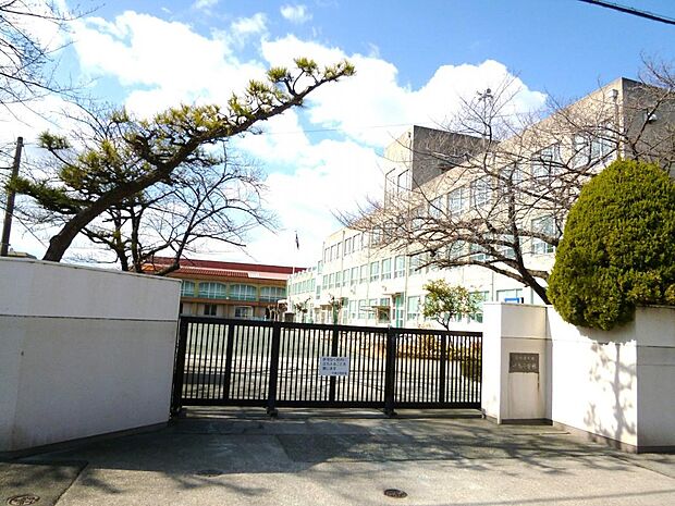 名古屋市立千鳥小学校(720m)