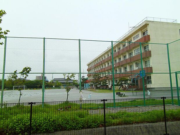津島市立北小学校（290m）