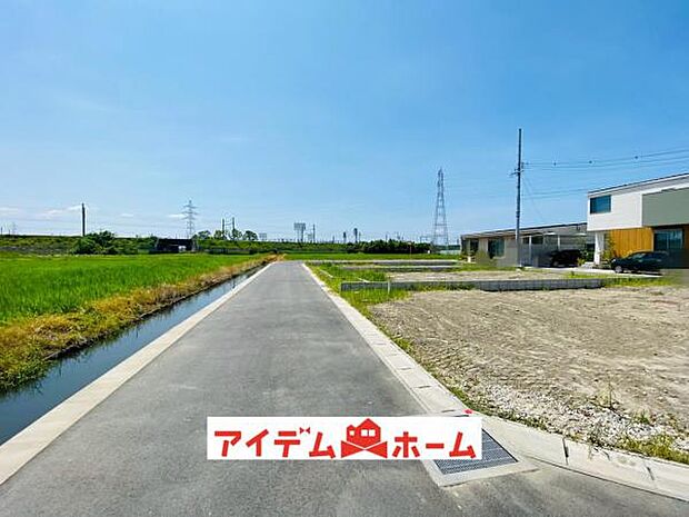 ●○南側前面道路○● 平日のご案内も可能です!