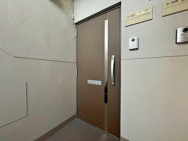 玄関を拡大表示