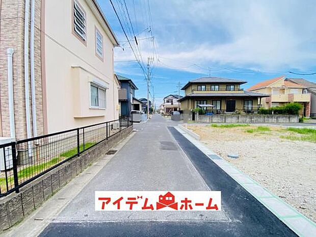 ●○西側前面道路○● 平日のご案内も可能です!