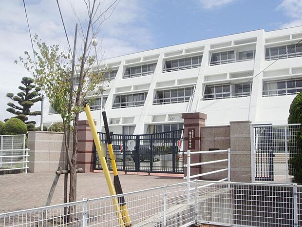 弥富市立弥富北中学校（360m）