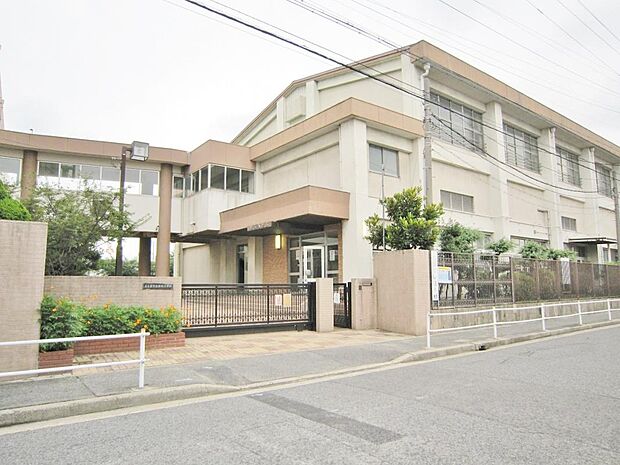 名古屋市立港西小学校(310m)