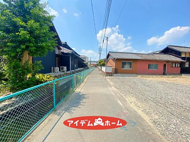 ●○南側前面道路○● 平日のご案内も可能です!