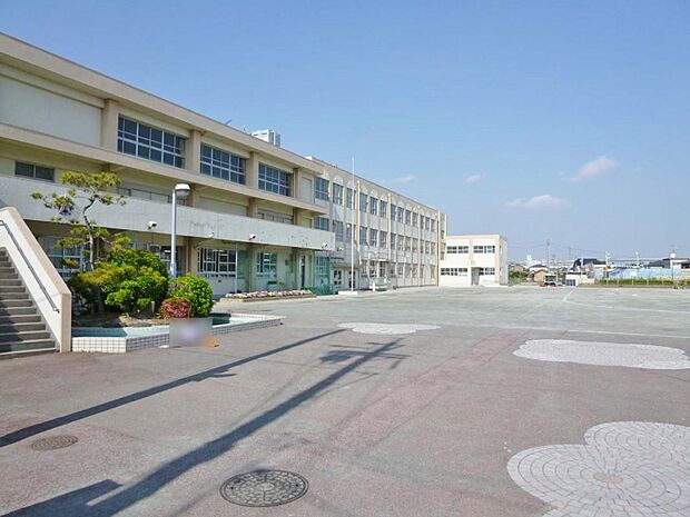 名古屋市立赤星小学校(550m)