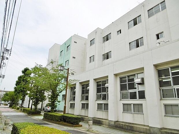 名古屋市立港楽小学校(280m)
