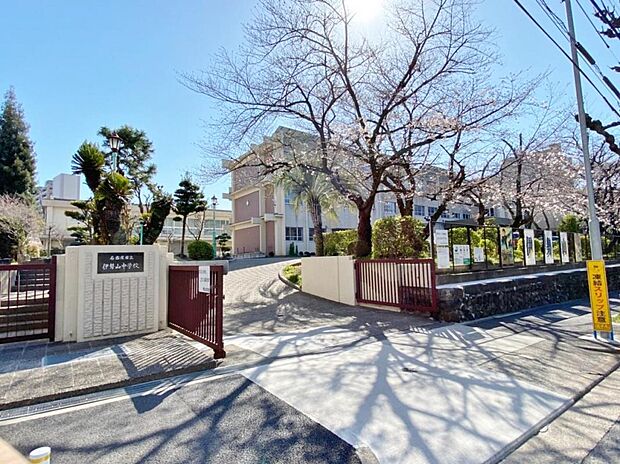 名古屋市立伊勢山中学校（1400m）