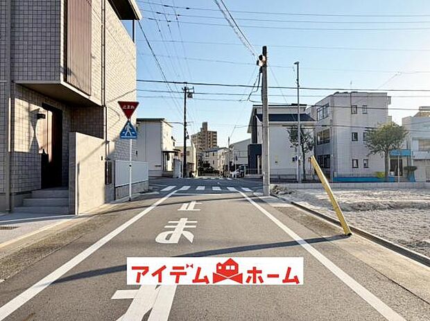 ●○東側前面道路○● 平日のご案内も可能です!