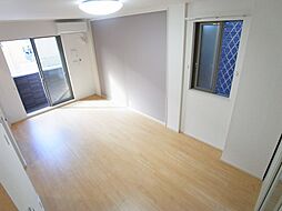 ブルックヒルズVI 102 1階1LDKのリビング/ダイニング