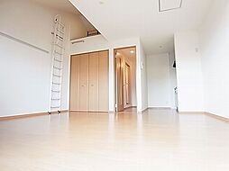 セレニティーホームズC棟 201 2階ワンルームのリビング/ダイニング