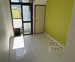 JR山陰本線 亀岡駅 4.7kmの賃貸アパート 3階ワンルームのリビング/ダイニング