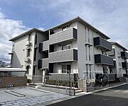 亀岡駅より徒歩3分 3階 築1年11ヶ月の賃貸物件