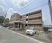 亀岡駅より徒歩5分 1階 築25年11ヶ月の賃貸物件