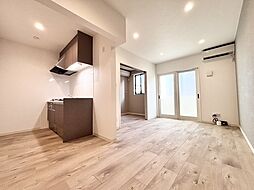 Proud B 1階1LDKのリビング/ダイニング