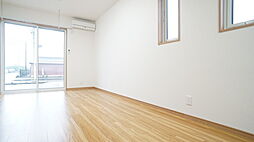 アートマンション 102 1階ワンルームのリビング/ダイニング