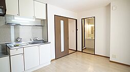 Ｓｕｒｐｌｕｓ阿漕　Ｂ 202 2階3DKのリビング/ダイニング