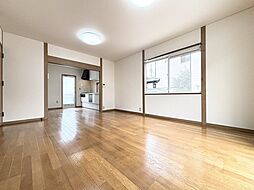 河芸町上野貸家 1 3LDKのリビング/ダイニング