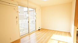 アメージング・フラッツＤ・Ｅ Ｄ101 1階1LDKのリビング/ダイニング