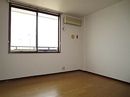 エバーグリーン森 210 2階1Kのリビング/ダイニング