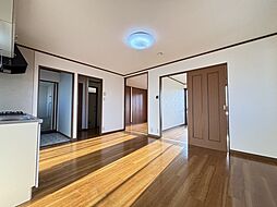 ヴィラ富洲原 201 2階2LDKのリビング/ダイニング