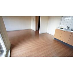 アルファ 101 1階2LDKのリビング/ダイニング