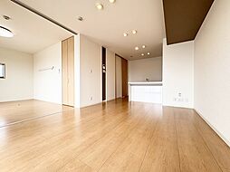 ＡＺＵＬ富田駅前 205 2階3LDKのリビング/ダイニング