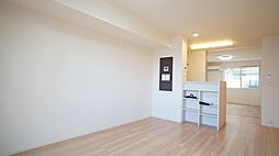 ガーネット 203 2階1LDKのリビング/ダイニング