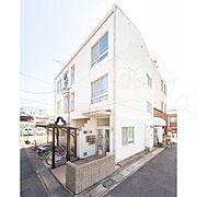 撮影所前駅より徒歩6分 築31年10ヶ月 3階建の賃貸物件