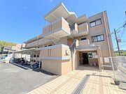 JR藤森駅より徒歩19分 築31年2ヶ月 3階建の賃貸物件