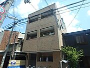 五条駅より徒歩2分 築21年10ヶ月 3階建の賃貸物件