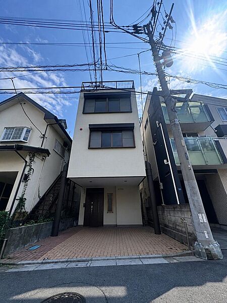 板橋区東山町1区画限定　鉄骨造リノベ戸建外観写真　外装完了