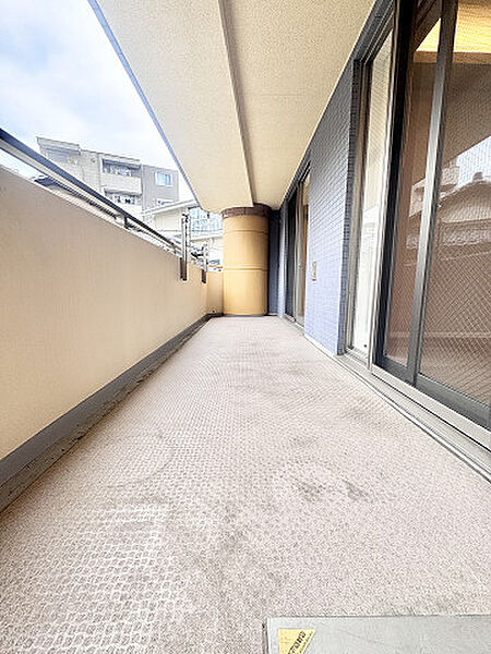 広々としたバルコニー
