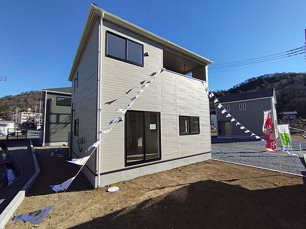 土日祝日10時〜17時は現地アポなし見学可　時間外見学はご連絡で即日建物見学できます！　資料請求もお気軽にどうぞ！