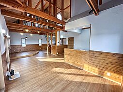 真岡市上高間木　中古住宅 4SLDKのリビング/ダイニング